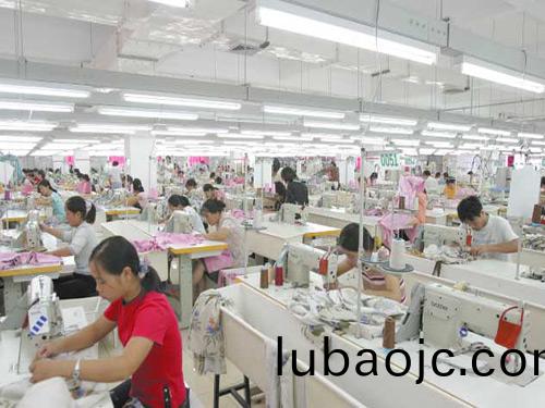 職(zhi)業裝(zhuang)生(sheng)産車間