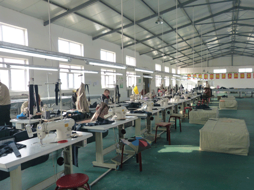 工作服(fu)生産(chan)車間